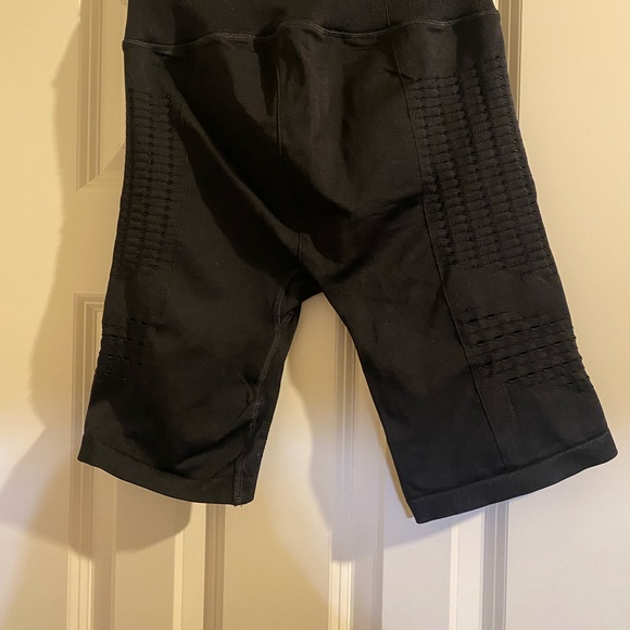 Gym shark biker shorts - Picture 3 of 3